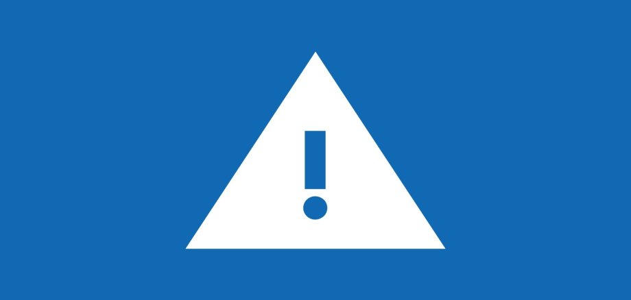 Warnhinweis-Symbol Warnsymbol: Ein weißes, gleichseitiges Dreieck mit einem schwarzen Ausrufezeichen in der Mitte, dargestellt auf einem blauen Hintergrund. Das Symbol weist auf eine potenzielle Gefahr oder wichtige Information hin.