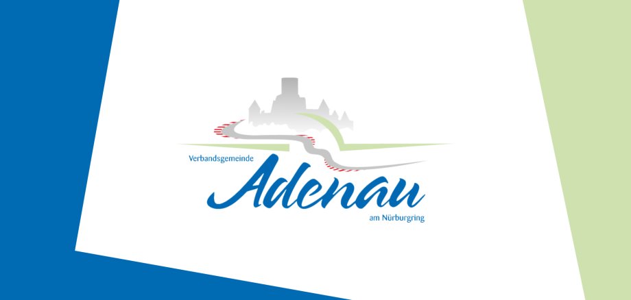 Logo der Verbandsgemeinde Adenau Logo der Verbandsgemeinde Adenau am Nürburgring mit dem Schriftzug „Adenau“, einer stilisierten Burgsilhouette und einem geschwungenen Weg in Grüntönen.