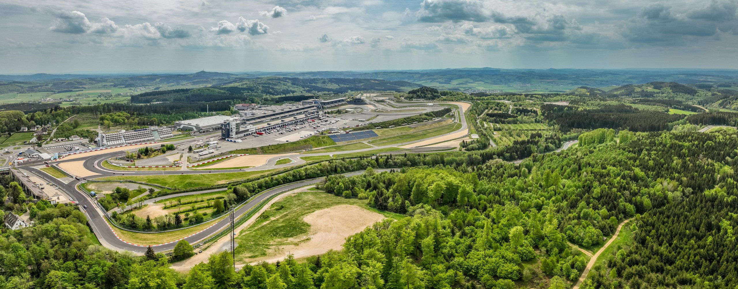 Hocheifel Nürburgring Blick auf den Nürburgring