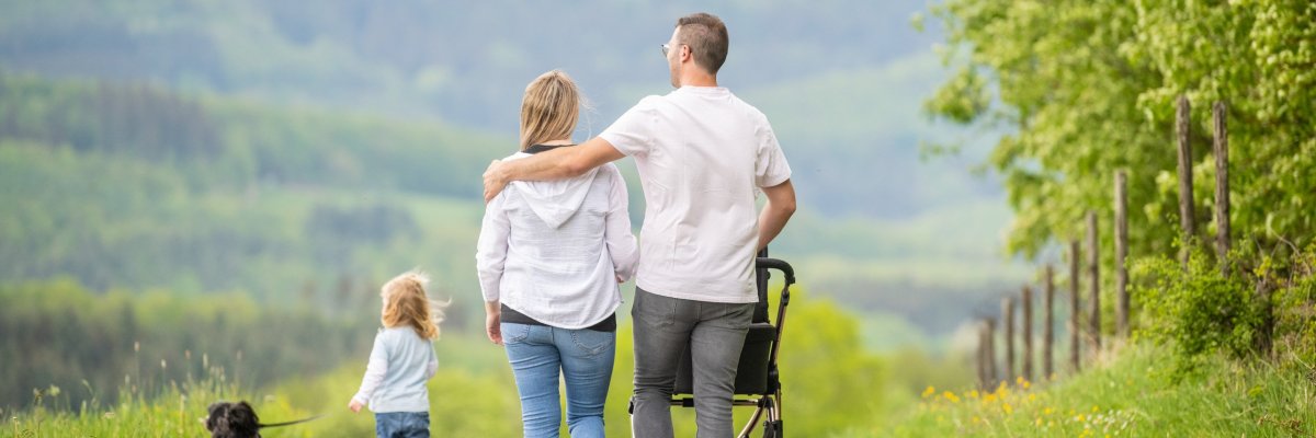 Spaziergang mit der Familie 