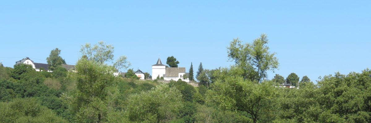 Blick auf den Kirchturm von Dorsel 